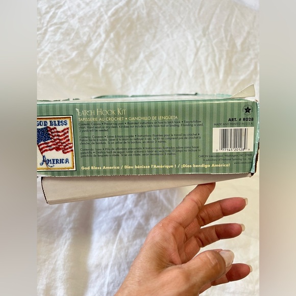 Caron Natura Latch Hook Kit | God Bless America Flag | 20 x 27 | Vintage NEW - Picture 7 of 8